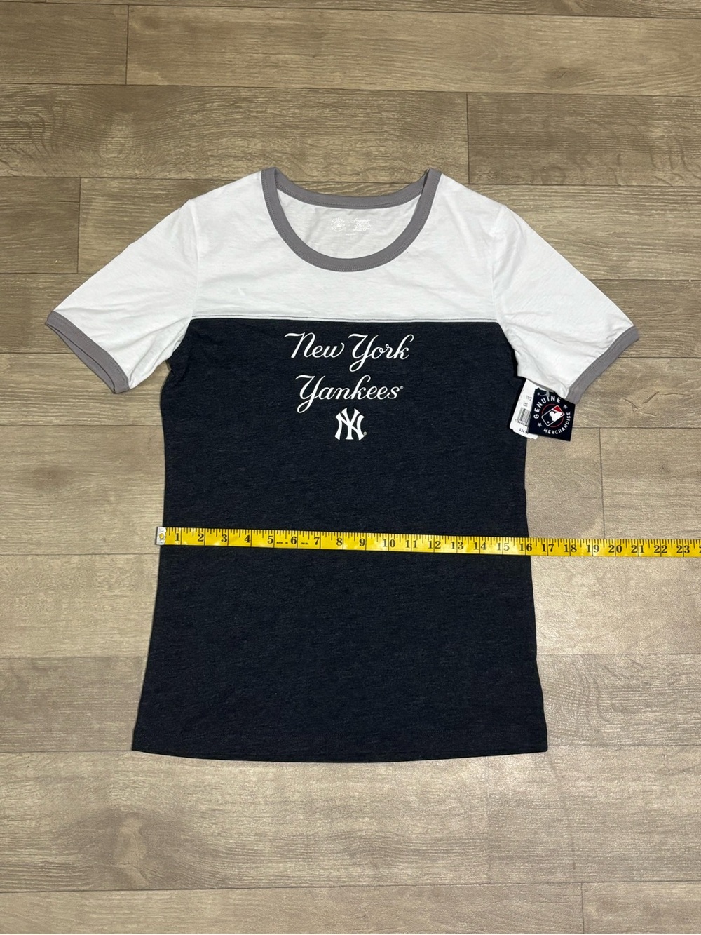 Genuine Merchandise MLB New York Yankees Women’s T-Shirt White/Gray Size S - Picture 5 of 11